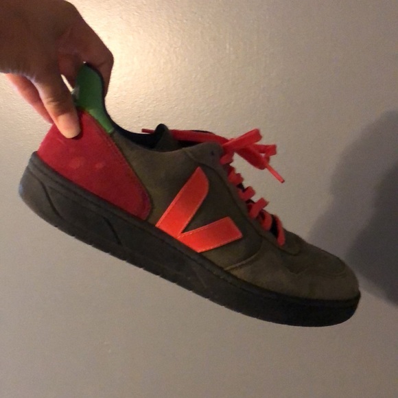 Veja V-10 Bastille Trainers in Olive and Black - Picture 4 of 14